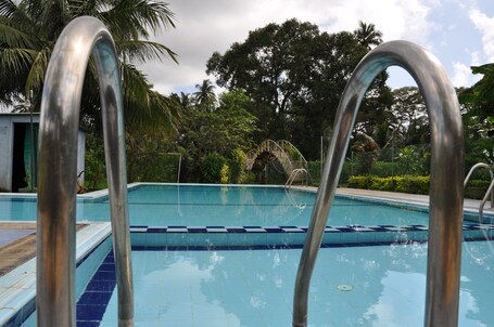 Cascada en la piscina