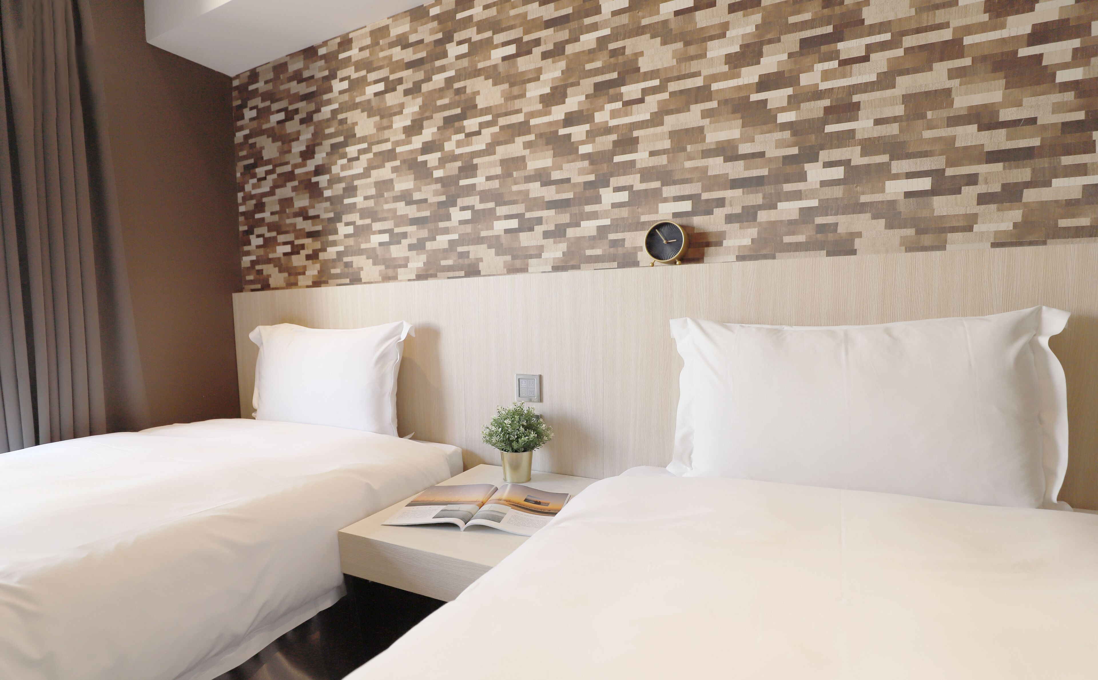 standard twin room, city view | down duvets, free minibar, individually decorated