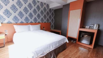 Down duvets, free minibar, individually decorated