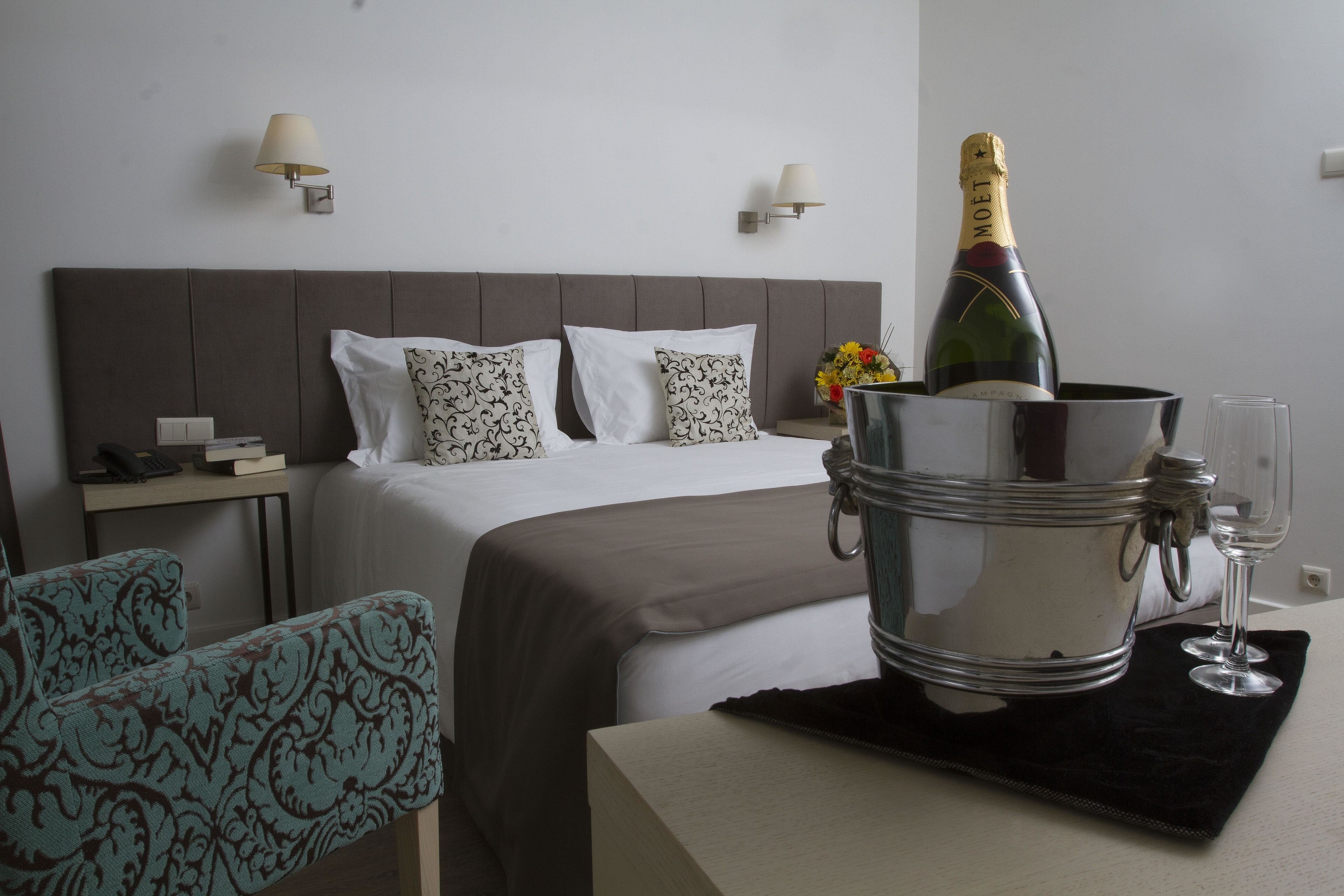 romantic room | desk, soundproofing, rollaway beds, free wifi