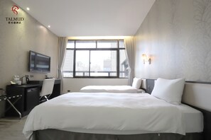 Premium bedding, down comforters, desk, blackout drapes - Talmud Hotel Taichung (Taichung)