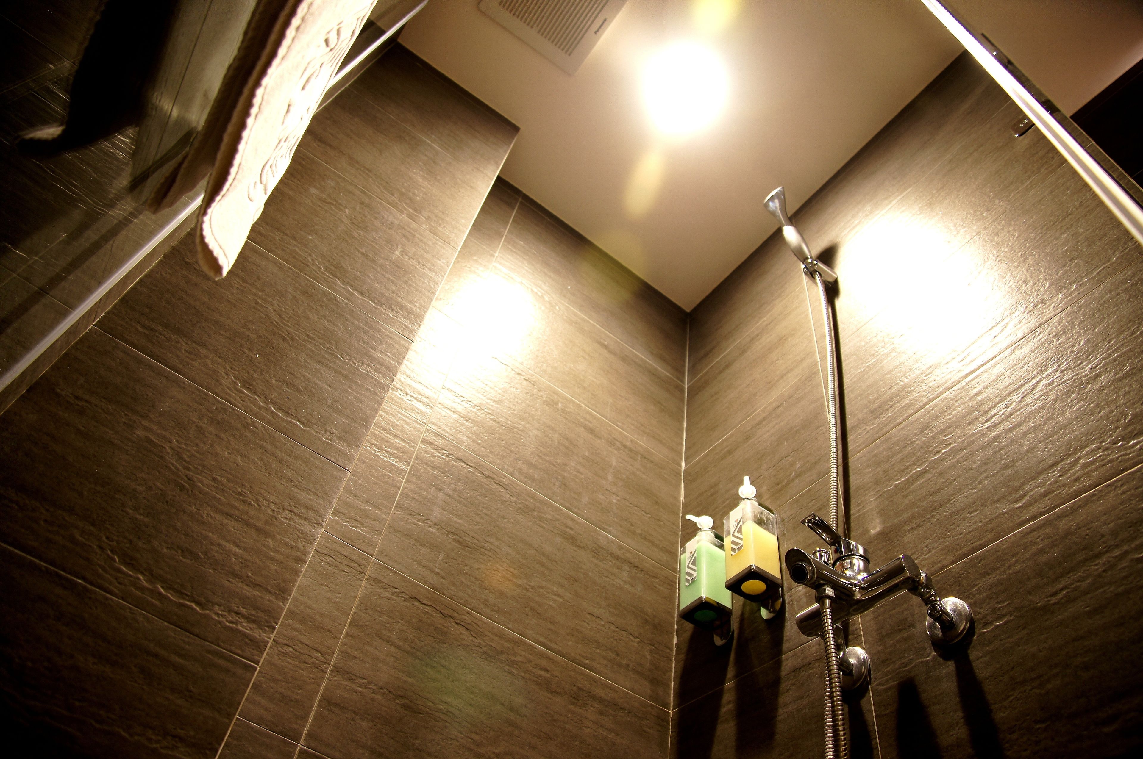 standard double room | bathroom | shower, rainfall showerhead, hair dryer, towels