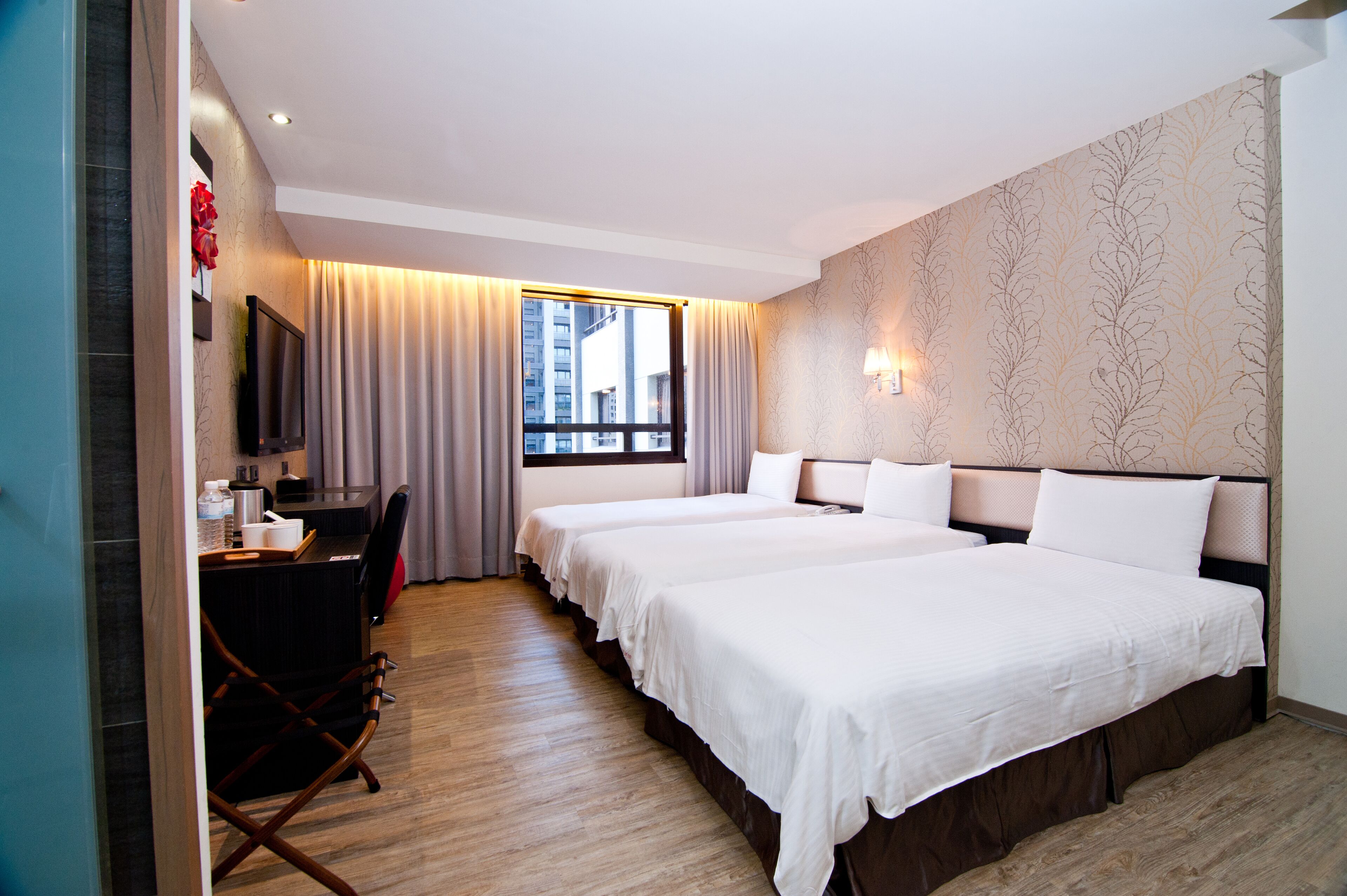 standard triple room | 1 bedroom, premium bedding, down duvets, desk