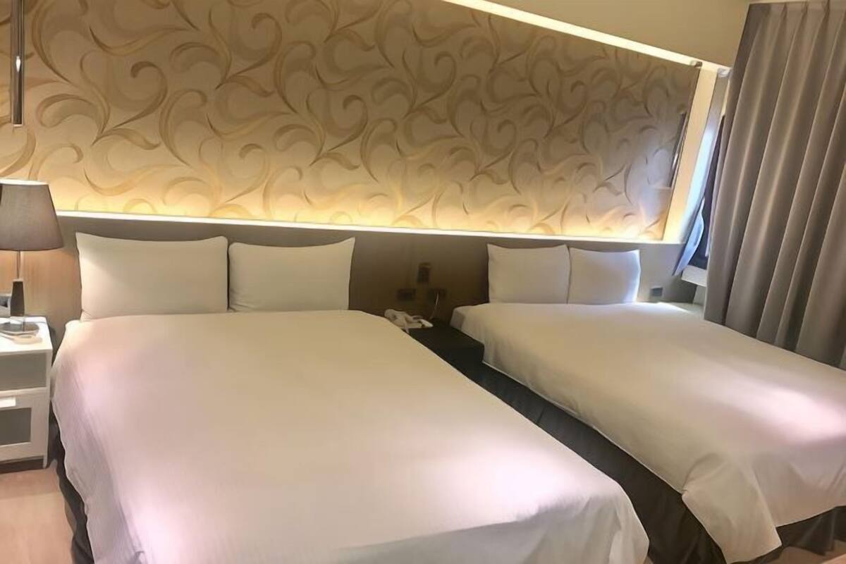 Premium bedding, down comforters, desk, blackout drapes