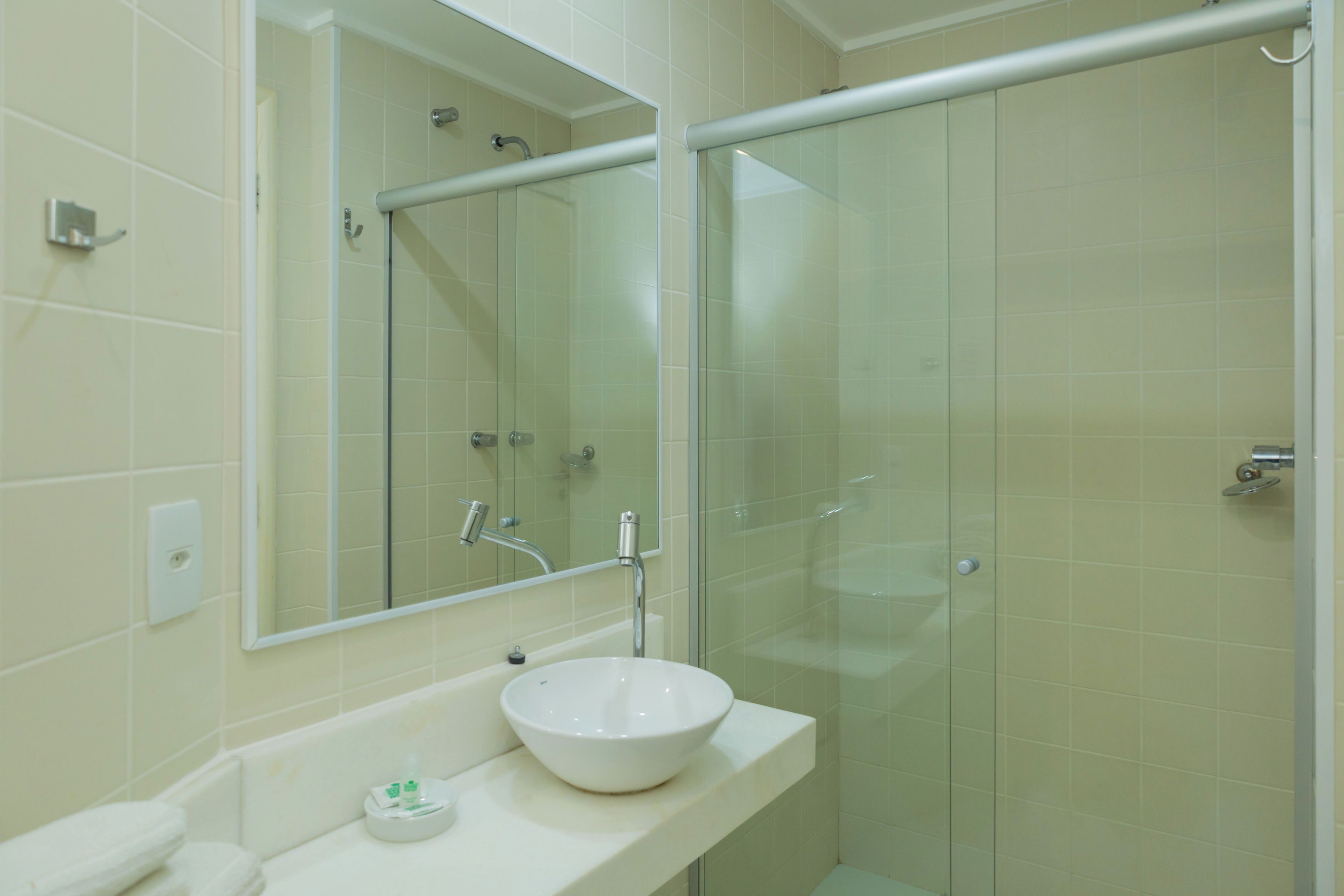 standard double room | bathroom | shower, free toiletries, hair dryer, towels