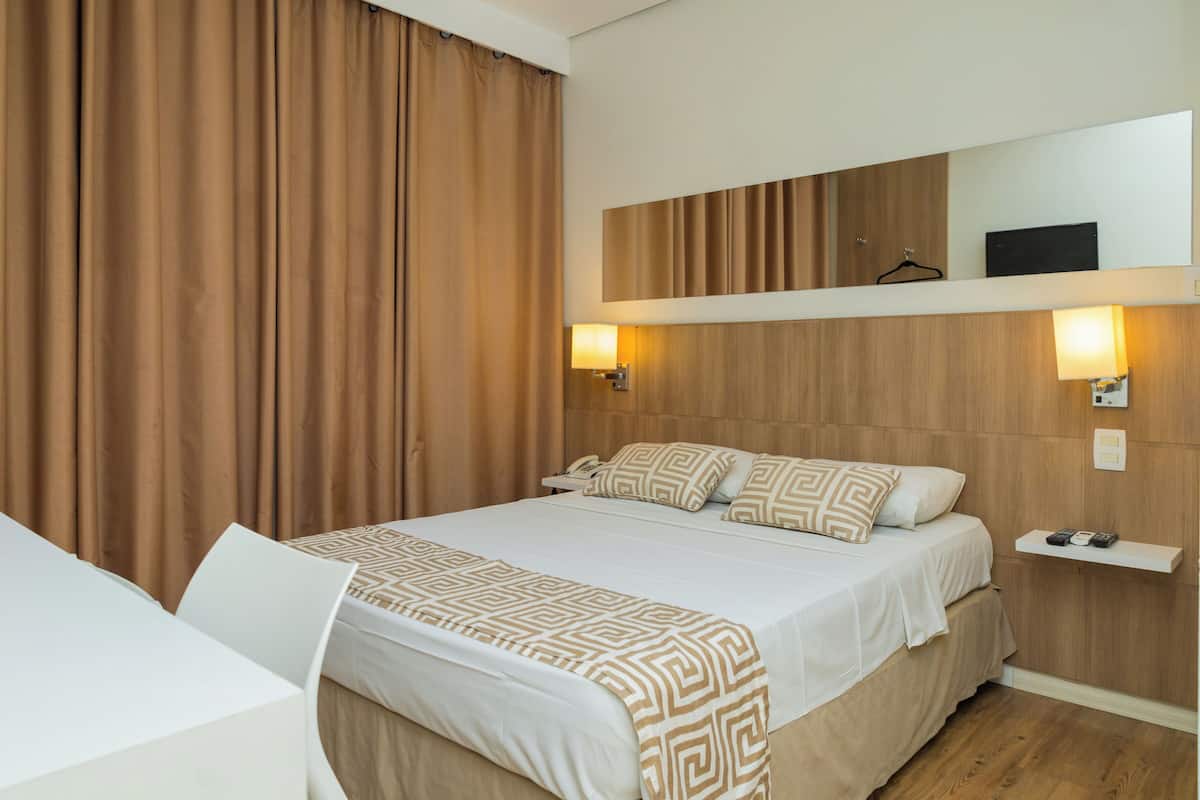 Standard-Doppelzimmer | Minibar, kostenloses WLAN, Bettwäsche