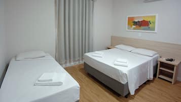 Minibar, bàn, nôi (giường cho trẻ sơ sinh) miễn phí