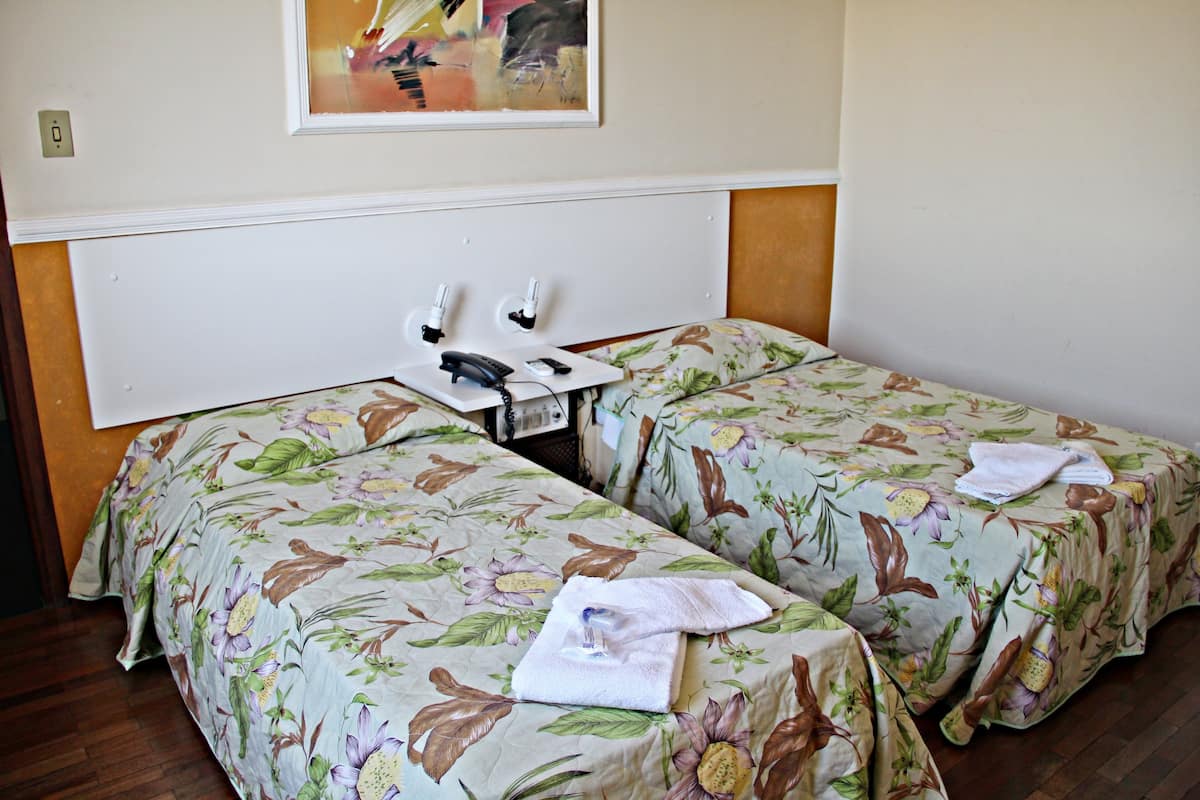 Minibar, bureau, lits bébé (gratuits), lits pliants/supplémentaires