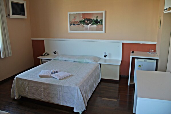 Een minibar, een bureau, gratis babybedden, extra bedden