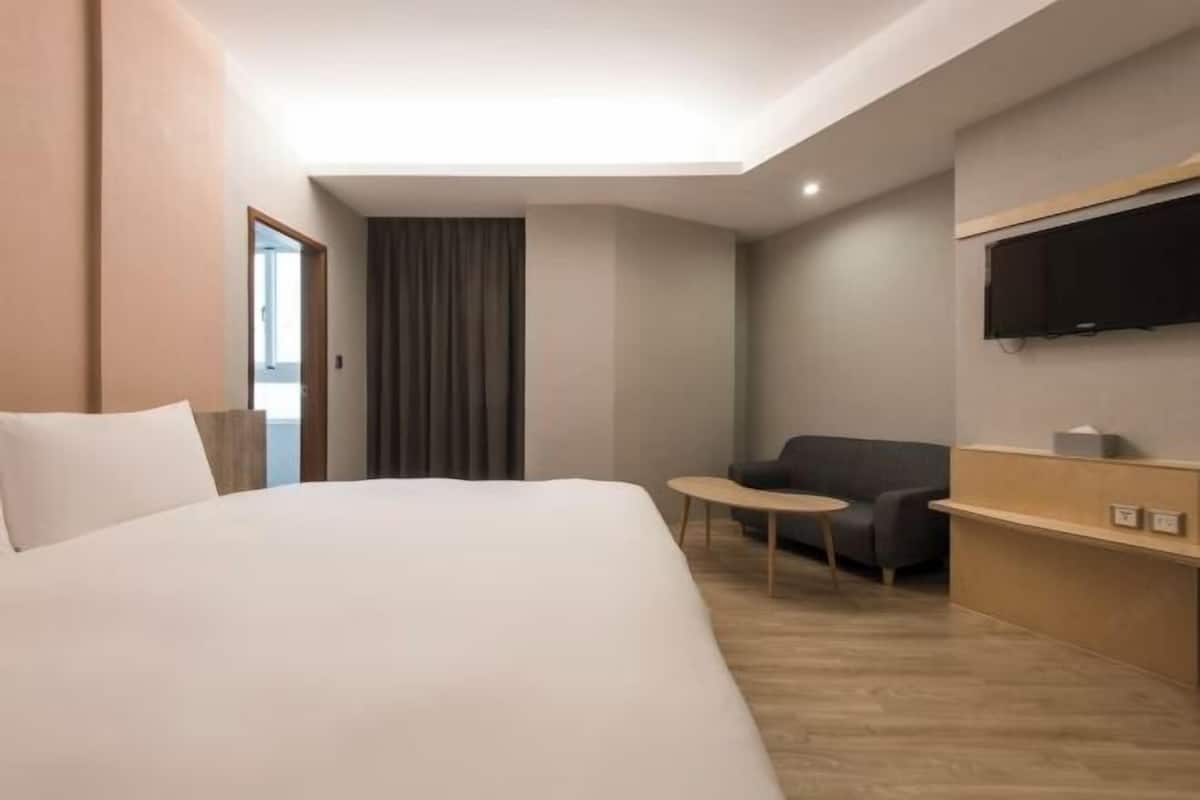 Cubrecamas, cortinas blackout, wifi gratis y ropa de cama