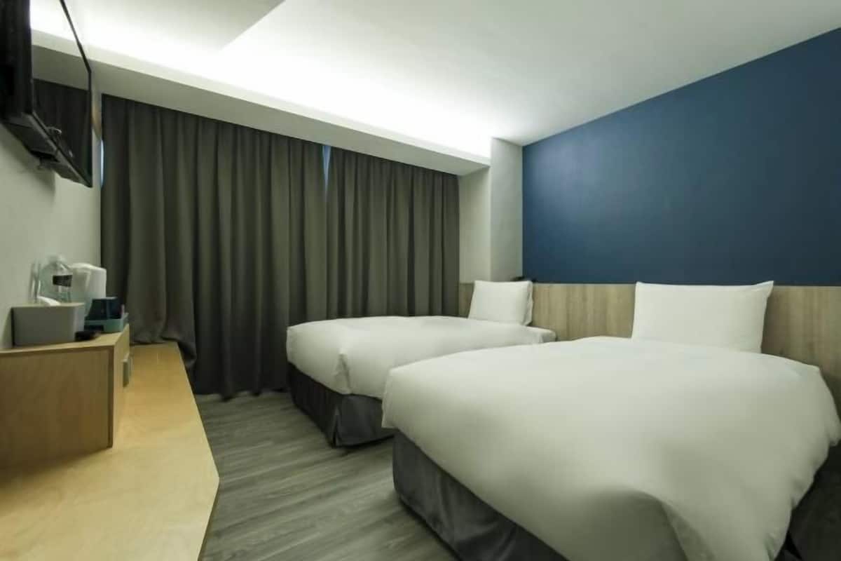 Cubrecamas, cortinas blackout, wifi gratis y ropa de cama