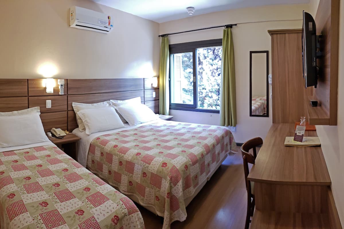 Deluxe Suite | 1 bedroom, pillow-top beds, minibar, in-room safe
