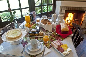 Daily buffet breakfast for a fee - Pousada Encantos da Terra (Canela)