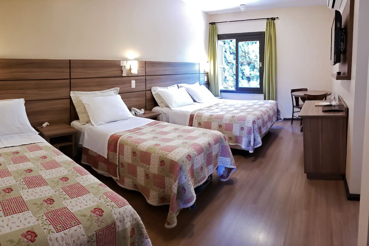 Suite Senior | 1 camera, materassi a doppio strato, minibar, una cassaforte in camera