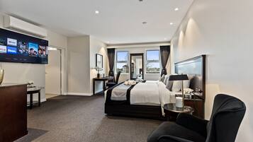 King Twin Suite | Premium bedding, pillow-top beds, minibar, desk