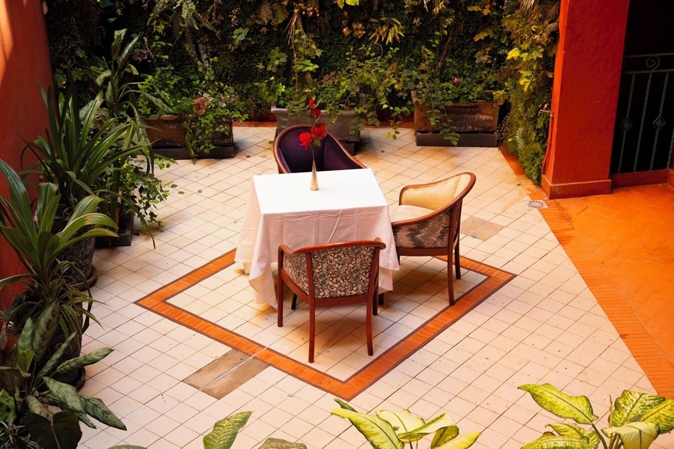 Breakfast, lunch, dinner served; international cuisine 