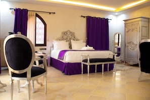 Junior Suite | 1 bedroom, premium bedding, Select Comfort beds, minibar