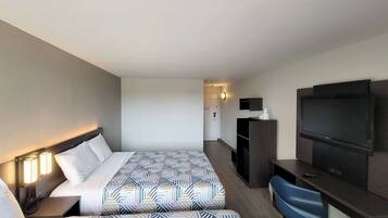 Modern, Chambre, 2 grands lits, non-fumeurs | Surmatelas, bureau, Wi-Fi gratuit, draps fournis