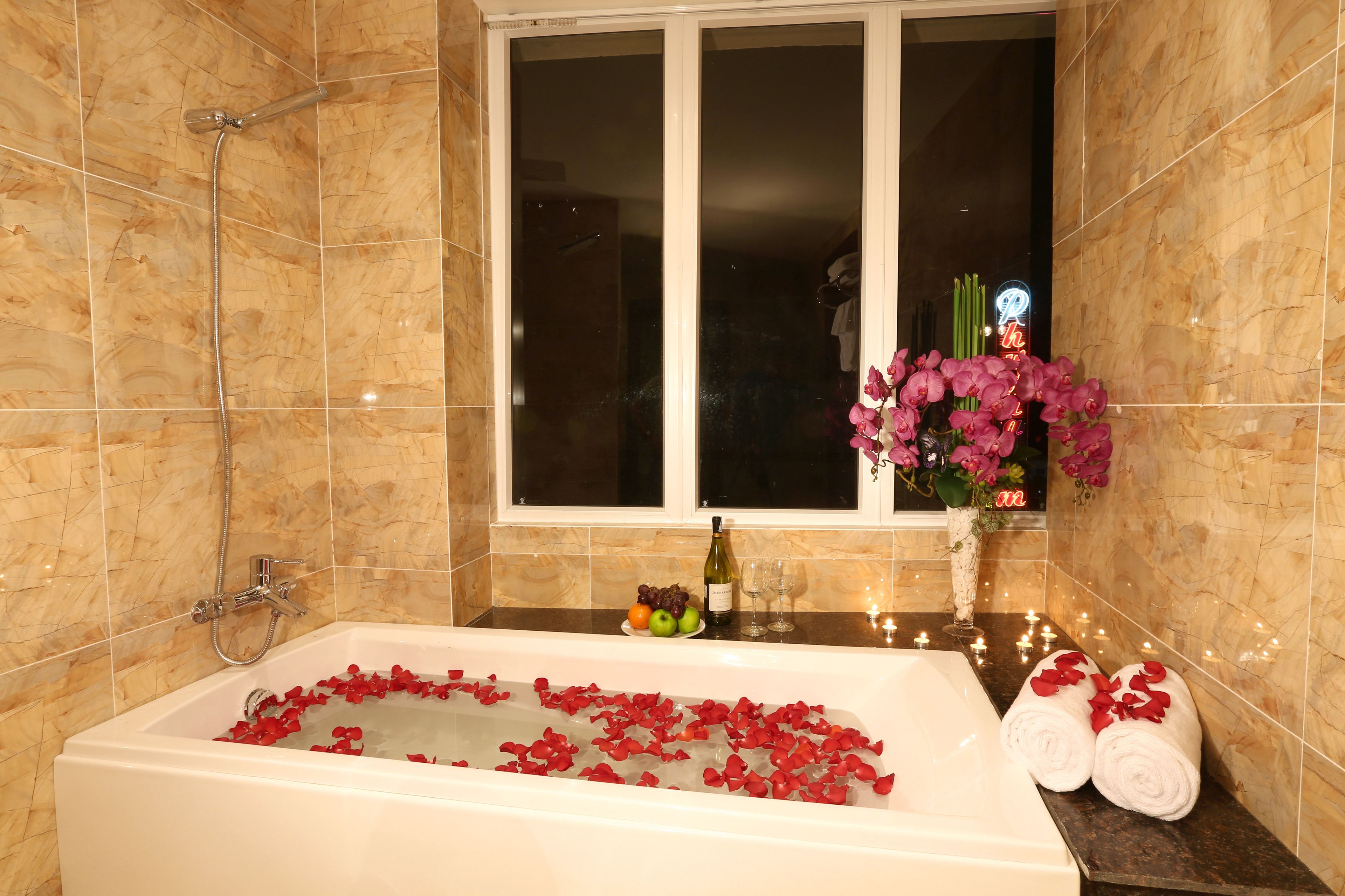 deep-soaking bathtub