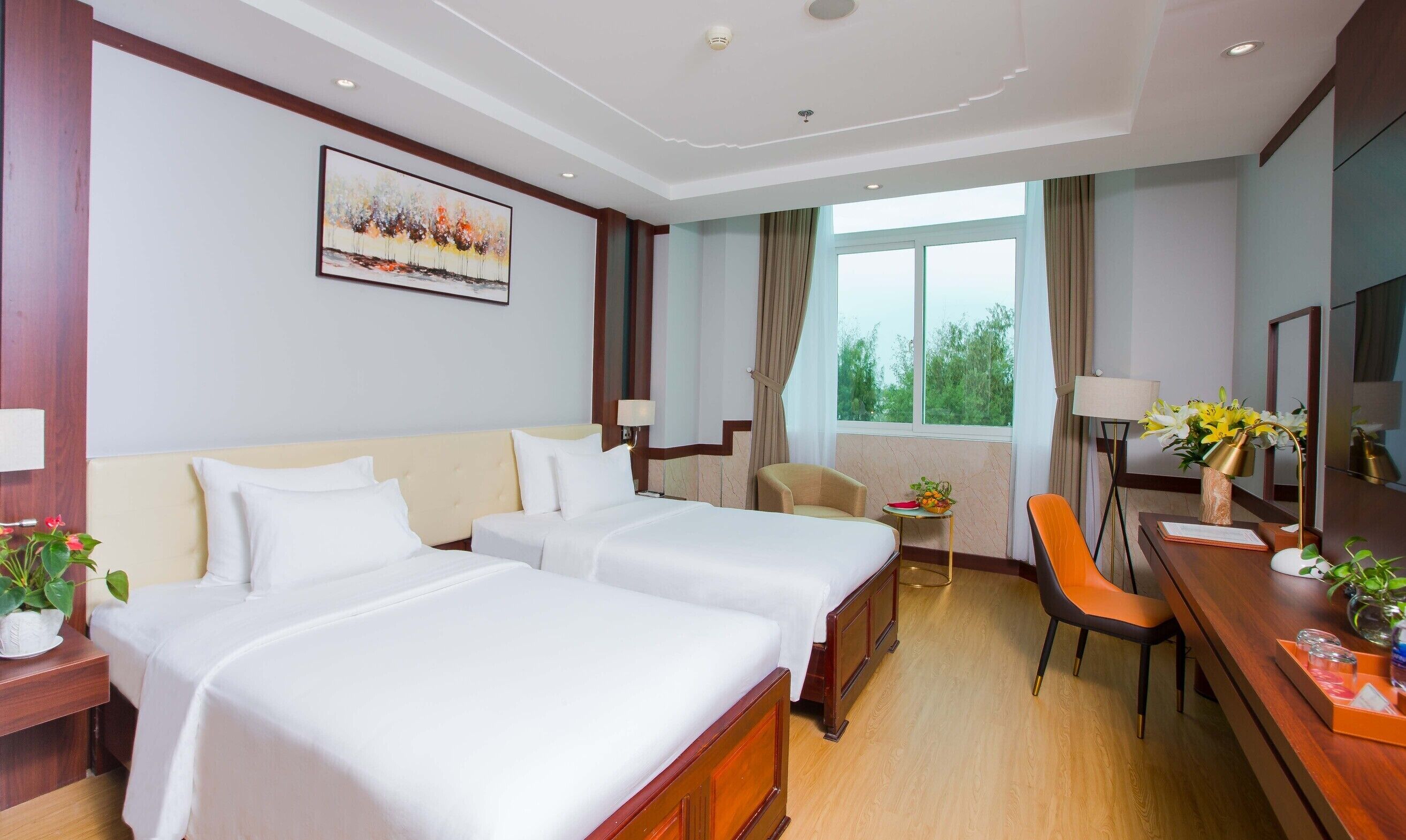 Kamar Twin Deluks, pemandangan sungai | Kamar mandi | Perlengkapan mandi desainer, pengering rambut, jubah mandi, dan sandal