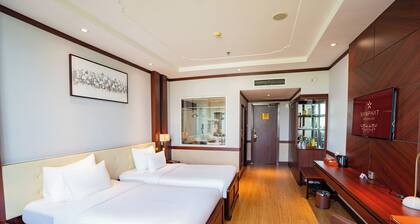 Van Phat Riverside Hotel