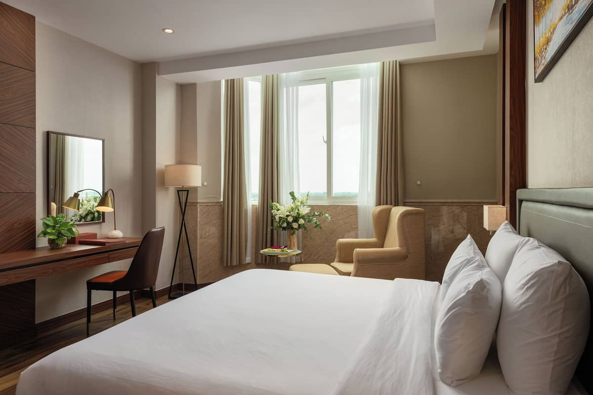 Junior Suite | Premium bedding, minibar, in-room safe, desk
