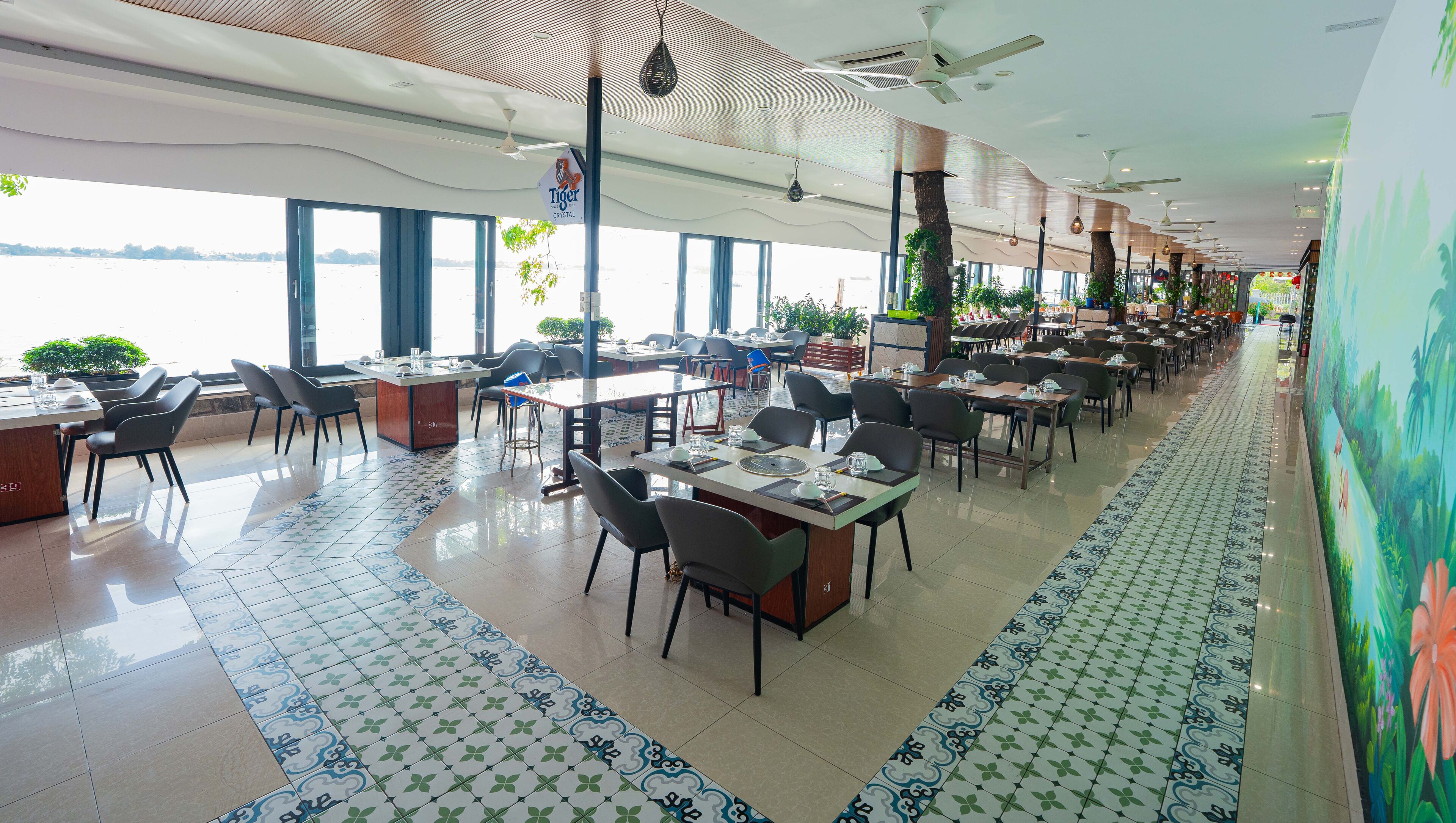 Breakfast, lunch and dinner served