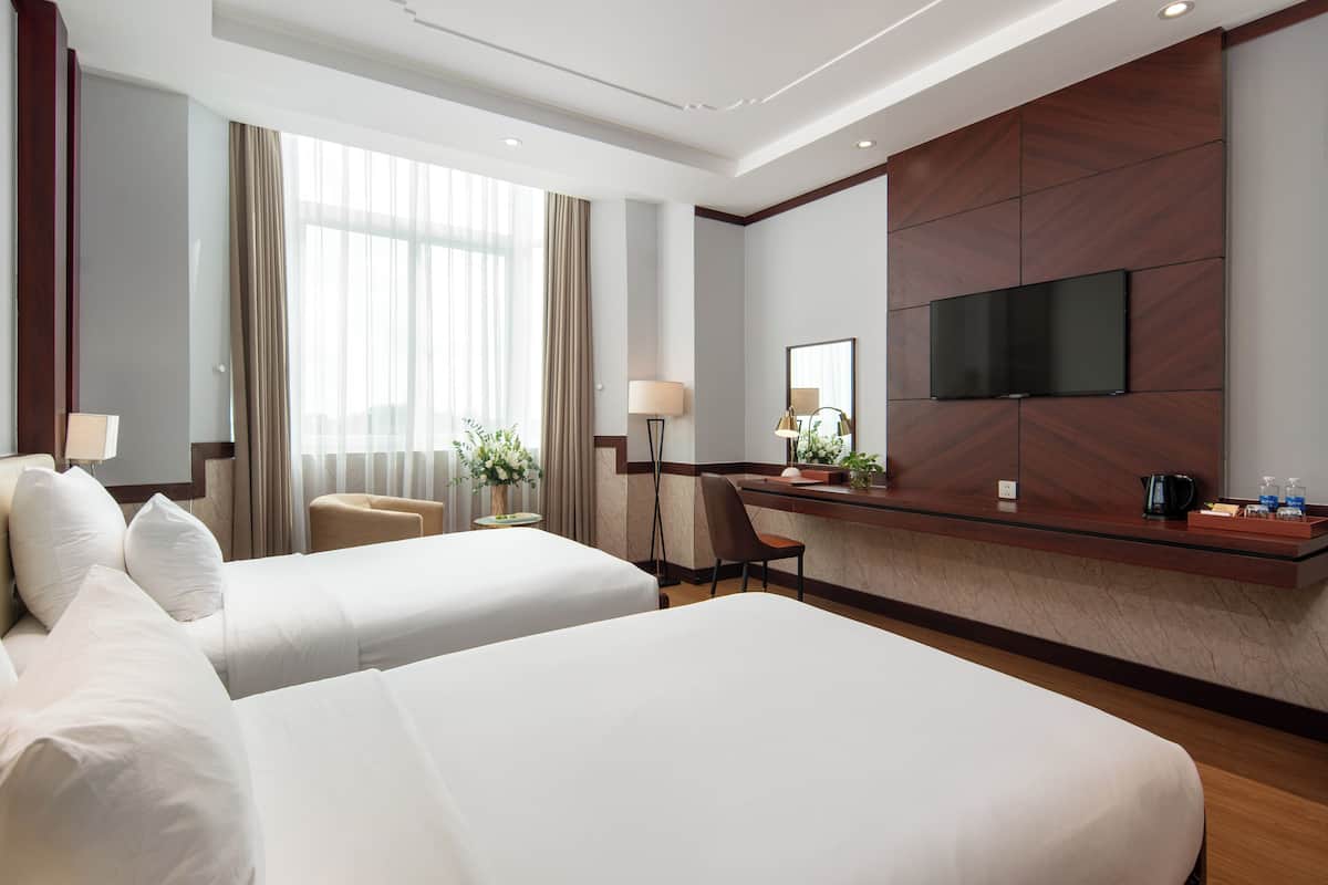 Premium bedding, minibar, in-room safe, desk