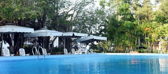Van Phat Riverside Hotel