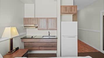 Room, 1 Queen Bed, Mobility Accessible, Kitchenette | Private kitchenette | Mini-fridge, microwave, coffee/tea maker