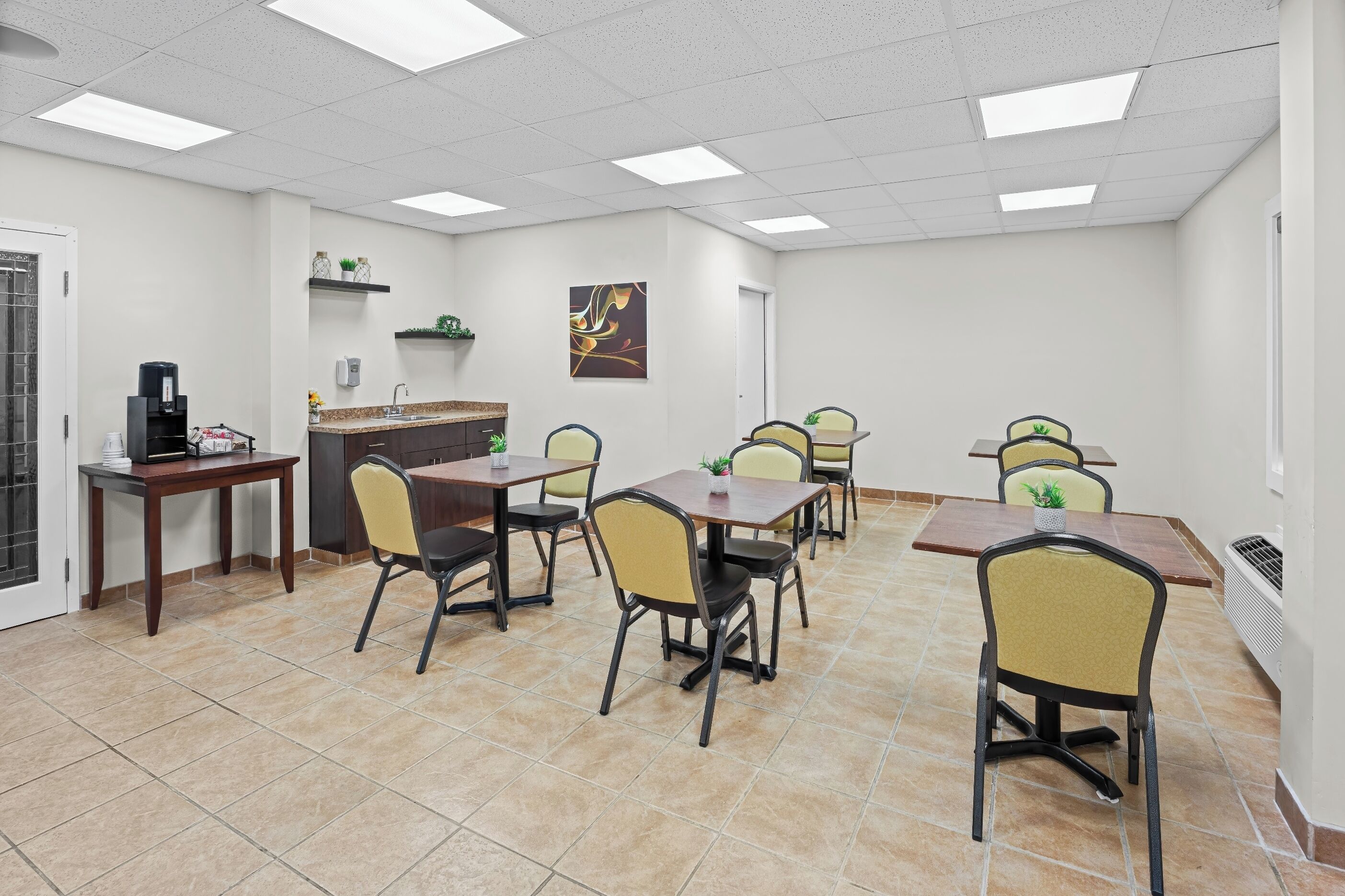 Free daily continental breakfast