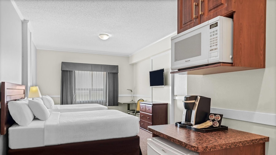 Days Inn by Wyndham Lamont