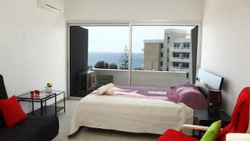 Studio, Sea View | Soundproofing, iron/ironing board, free cribs/infant beds, free WiFi