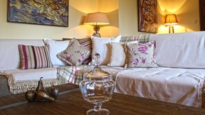 A cozy living room with a sofa, decorative pillows, a glass vase, and two lamps. - Villa Agape in Kala Nera Pelion (South Pelion)