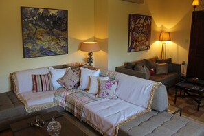 House, 3 Bedrooms | Living area