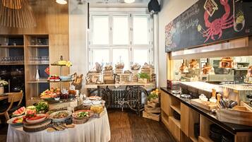 Kontinental morgenmad hver dag (17 EUR pr. person)