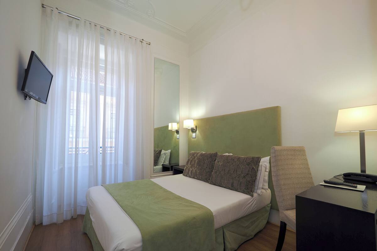 Basic Single Room, 1 Twin Bed | In-room safe, WiFi (free)