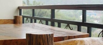 Yangshuo River Valley Resort Hotel