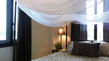 1 bedroom, individually decorated, individually furnished, desk