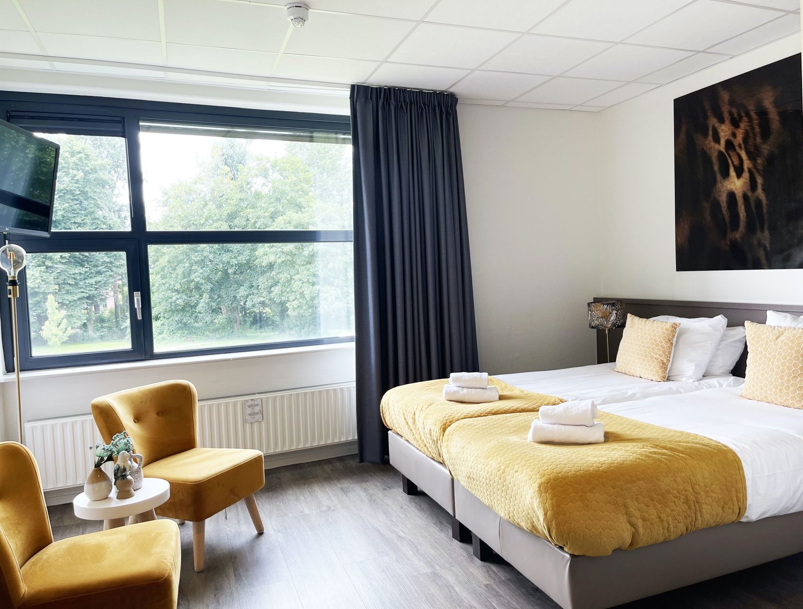 Premium bedding, in-room safe, desk, laptop workspace