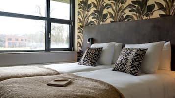 Deluxe Twin Room, 2 Single Beds | Premium bedding, in-room safe, desk, laptop workspace