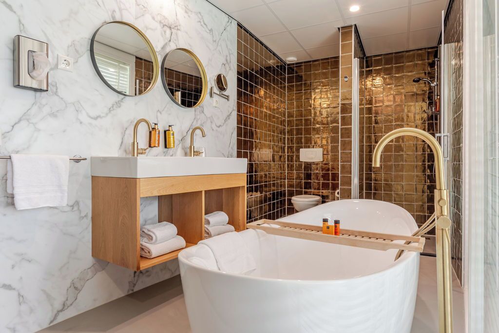 Junior Suite | Badezimmer | Haartrockner, Handtücher, Seife, Shampoo