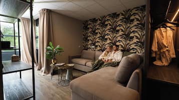 Gold Botanic Loft Deluxe | Living area | TV