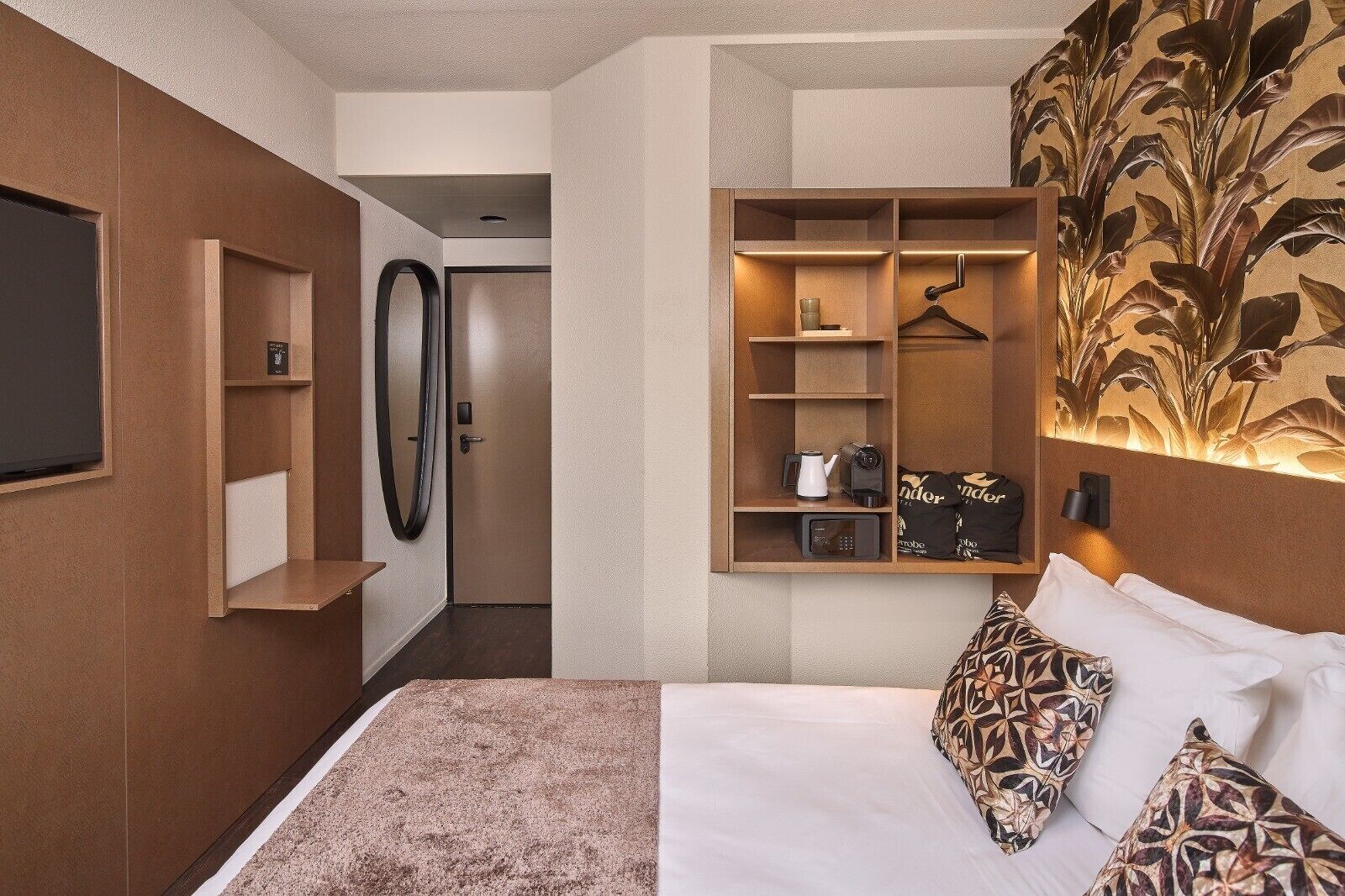 Olive Leaf Compact Double | Ropa de cama de alta calidad y caja de seguridad en la habitación 