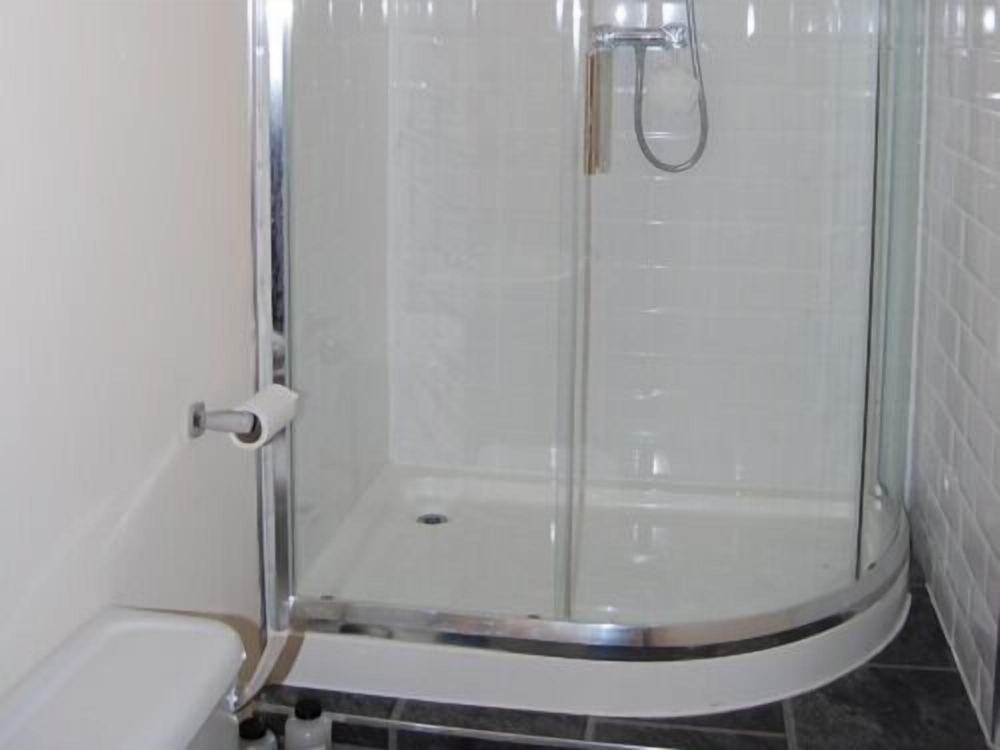 Shower kamar mandi