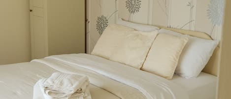 Chambre Double Standard, salle de bains attenante | Wi-Fi, draps fournis