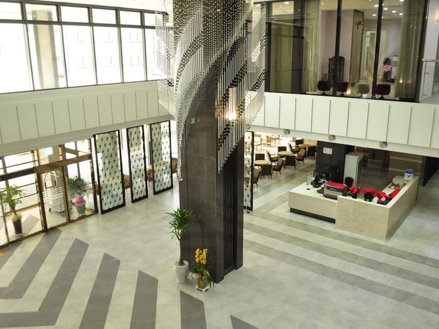 Check-in/check-out kiosk