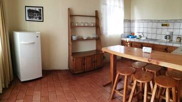 Family Bungalow, 3 Bedrooms, Kitchen | Free WiFi, bed sheets