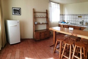Bangalô família, 3 quartos, cozinha | Wi-Fi de cortesia, roupa de cama