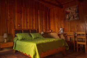 Bungalow clásico, vista al jardín | Wifi gratis y ropa de cama